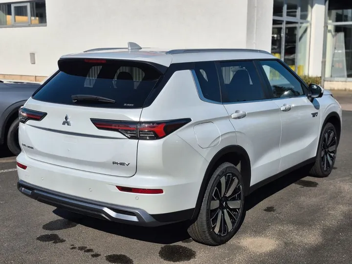 Mitsubishi Plug-in Hybrid Outlander