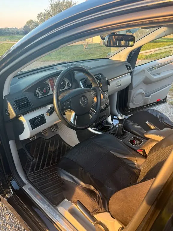 Mercedes-Benz B 200