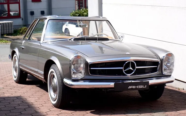 Mercedes-Benz 230