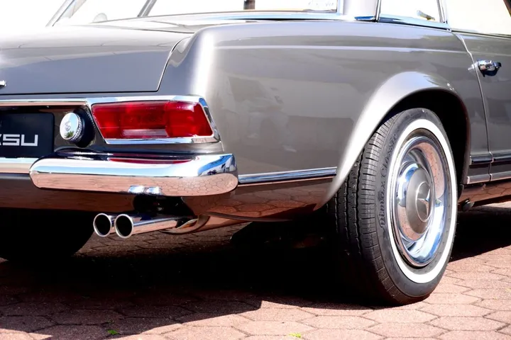 Mercedes-Benz 230