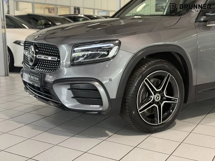Mercedes-Benz GLB 220