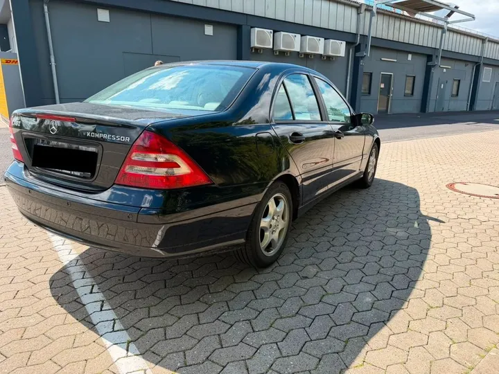 Mercedes-Benz C 180