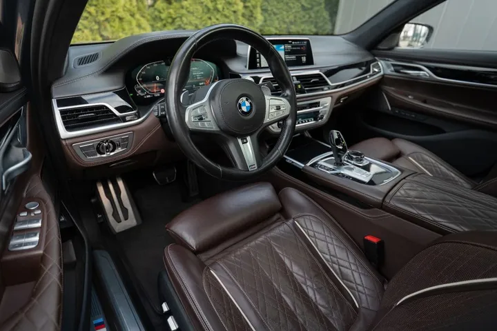 BMW 750