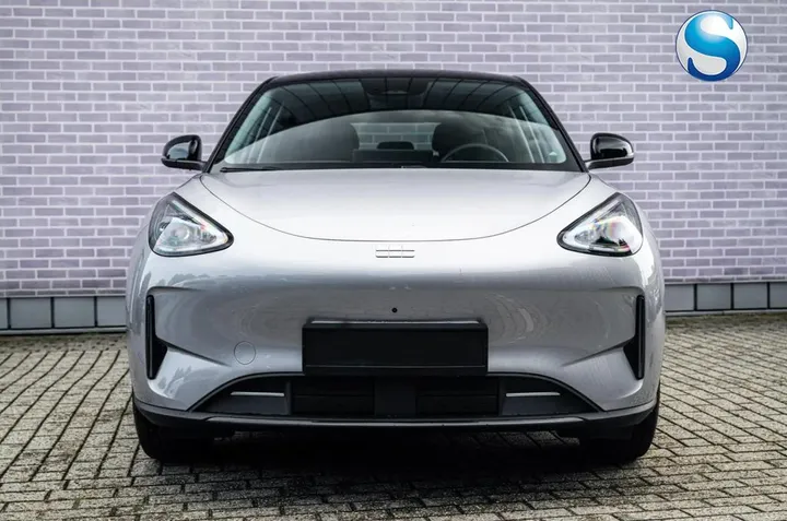 Geely E2