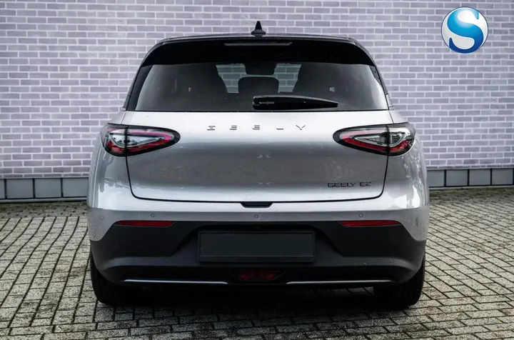 Geely E2