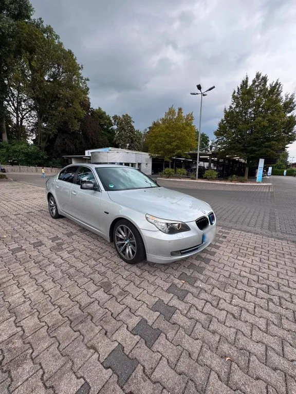 BMW 523