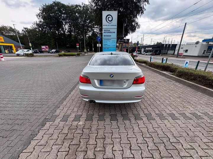 BMW 523