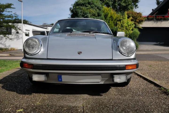 Porsche 930