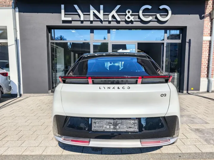 Lynk&Co 02