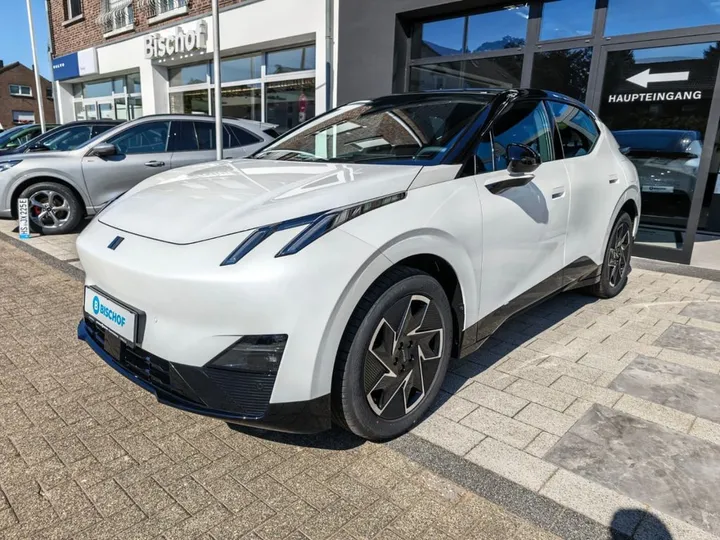 Lynk&Co 02