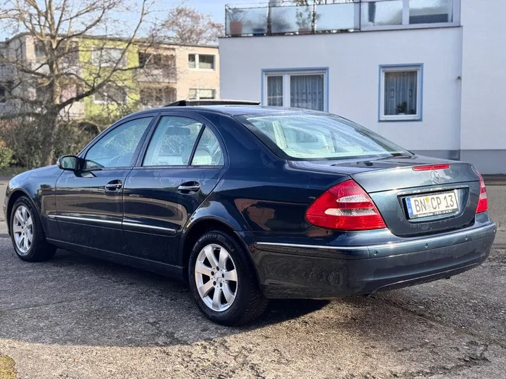 Mercedes-Benz E 200