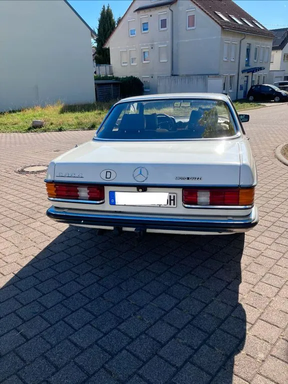 Mercedes-Benz 230