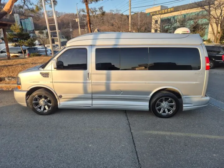 Chevrolet Express Van