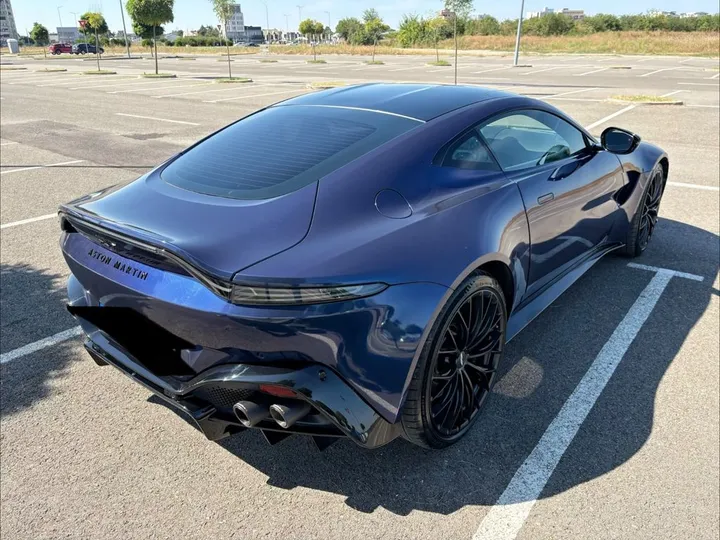 Aston Martin V8 Vantage
