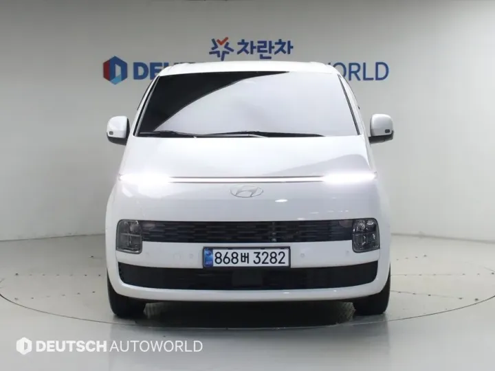 Hyundai Staria
