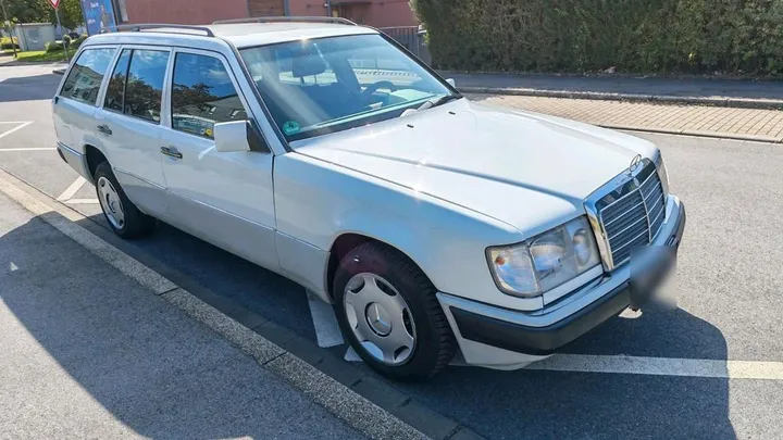 Mercedes-Benz 230