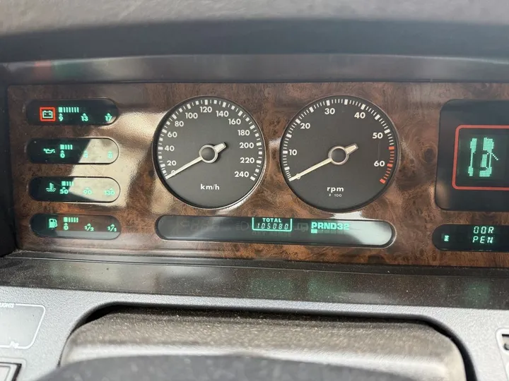 Jaguar XJ40