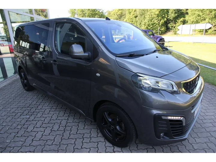 Peugeot Traveller