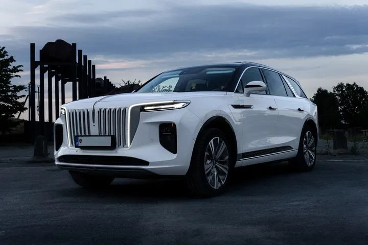 Hongqi E-HS9