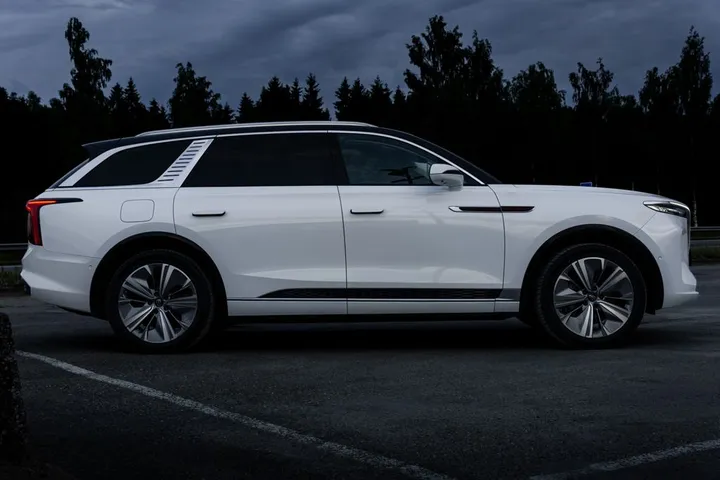 Hongqi E-HS9