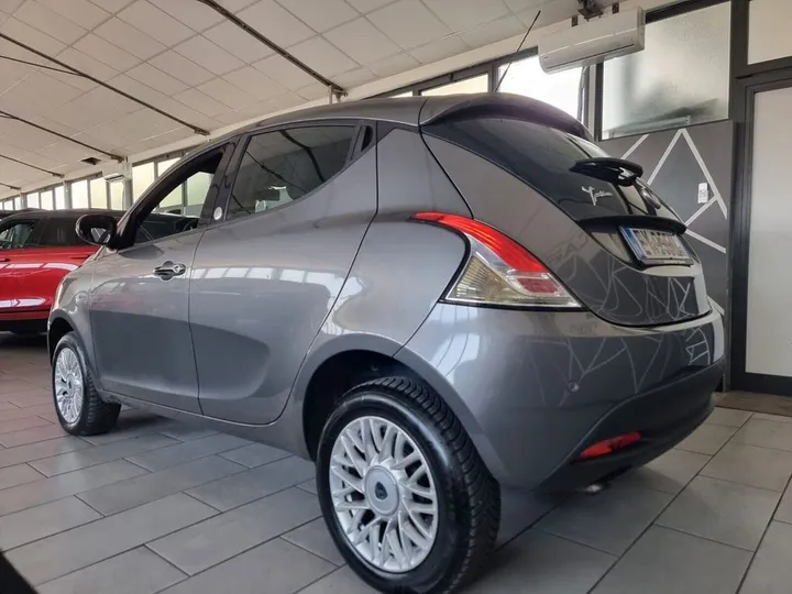 Lancia Ypsilon