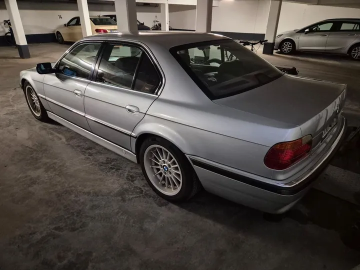 BMW 750