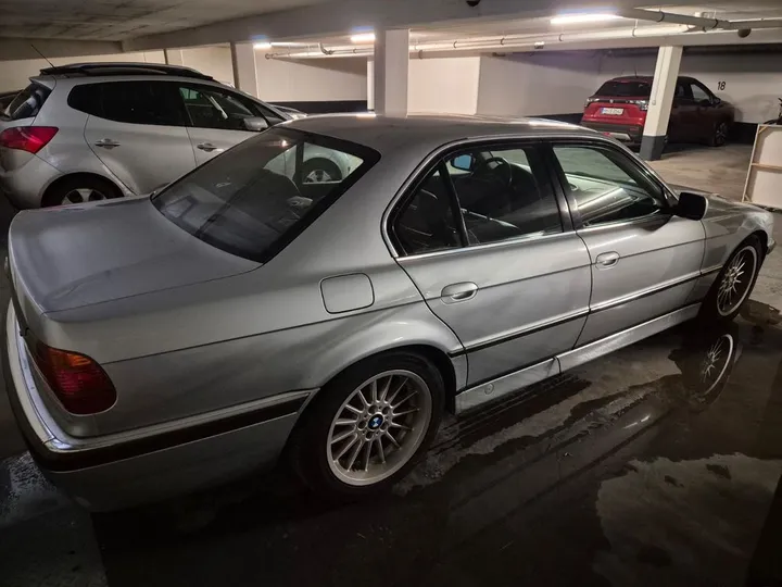 BMW 750
