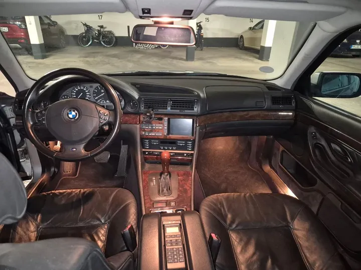 BMW 750
