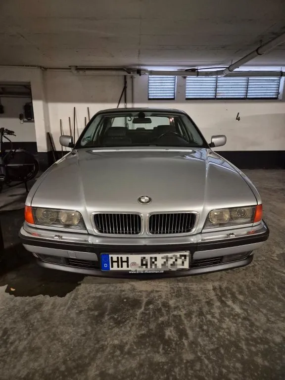 BMW 750
