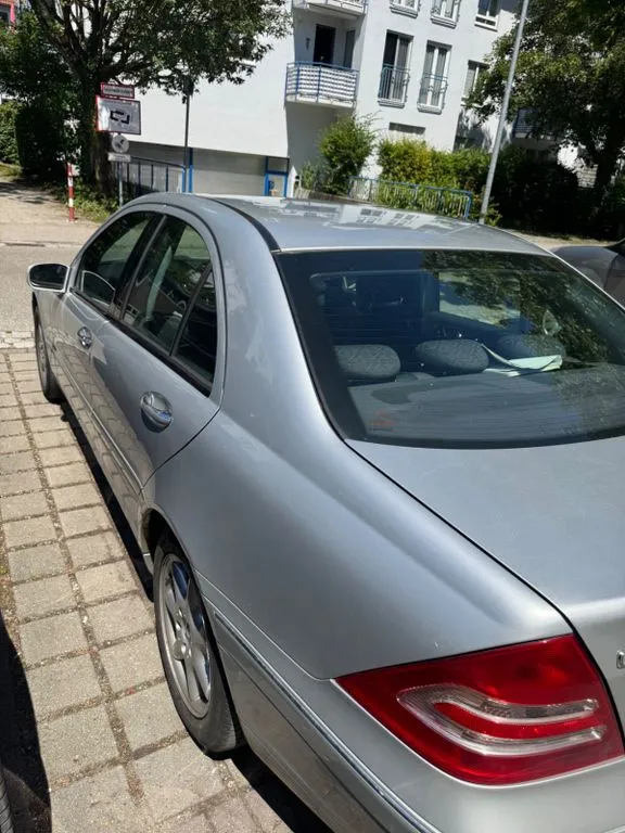 Mercedes-Benz C 240