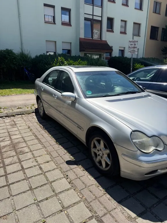 Mercedes-Benz C 240