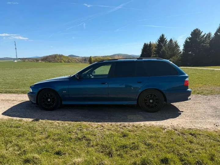 BMW 525