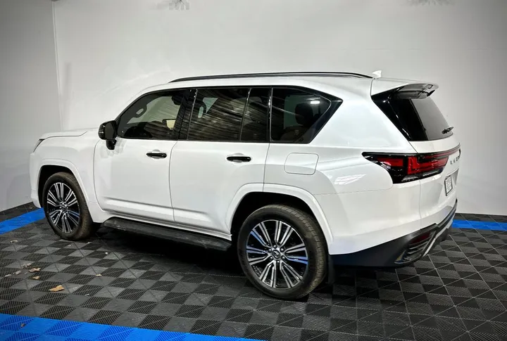 Lexus LX 600