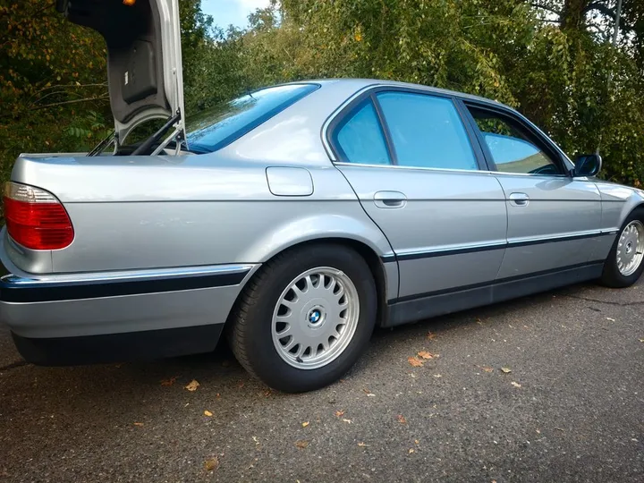 BMW 740