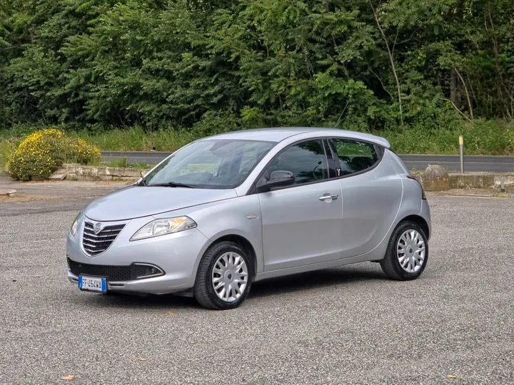 Lancia Ypsilon