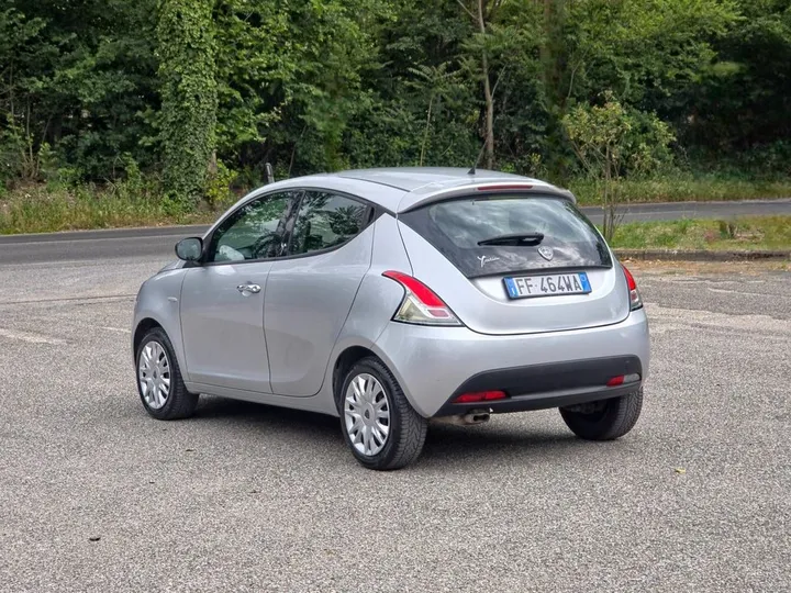 Lancia Ypsilon