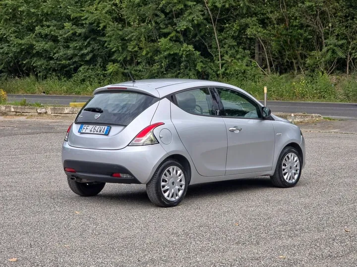 Lancia Ypsilon