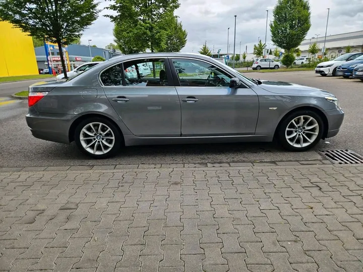 BMW 523