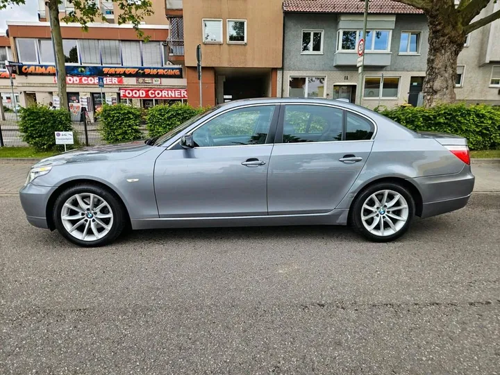 BMW 523