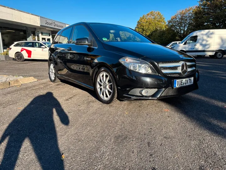 Mercedes-Benz B 180