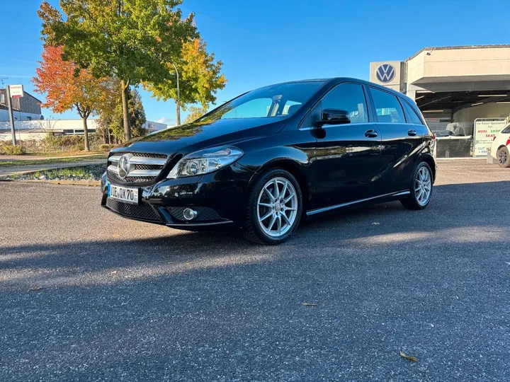 Mercedes-Benz B 180