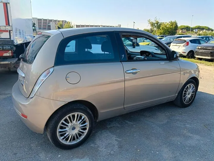 Lancia Ypsilon