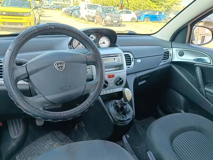 Lancia Ypsilon