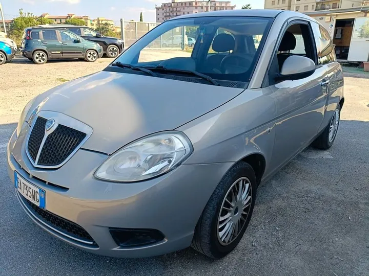 Lancia Ypsilon