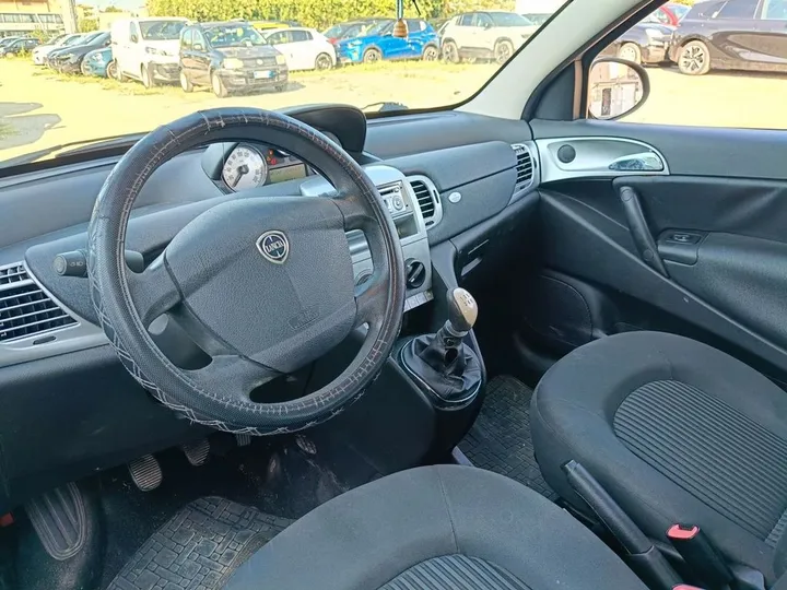 Lancia Ypsilon