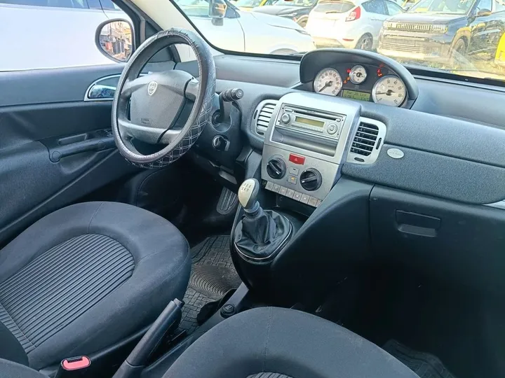 Lancia Ypsilon
