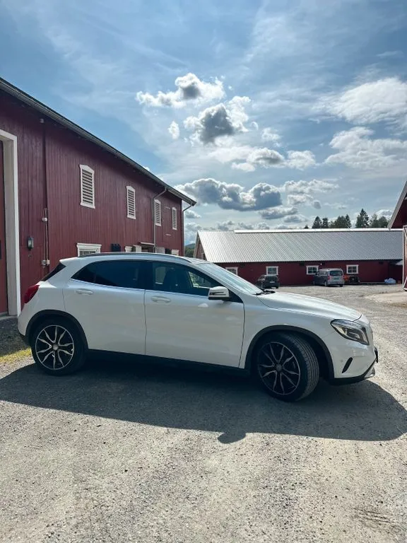 Mercedes-Benz GLA 200