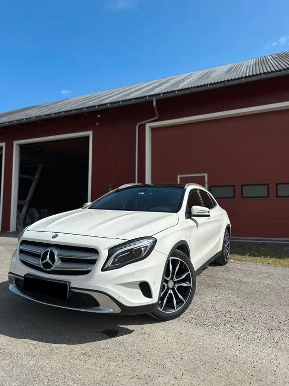 Mercedes-Benz GLA 200