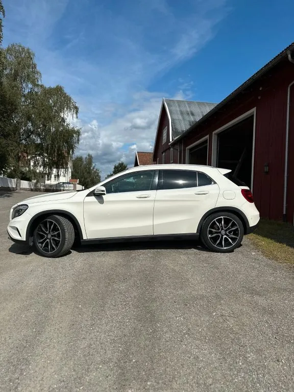Mercedes-Benz GLA 200