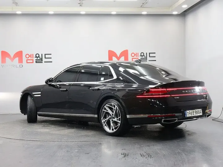 Genesis G90